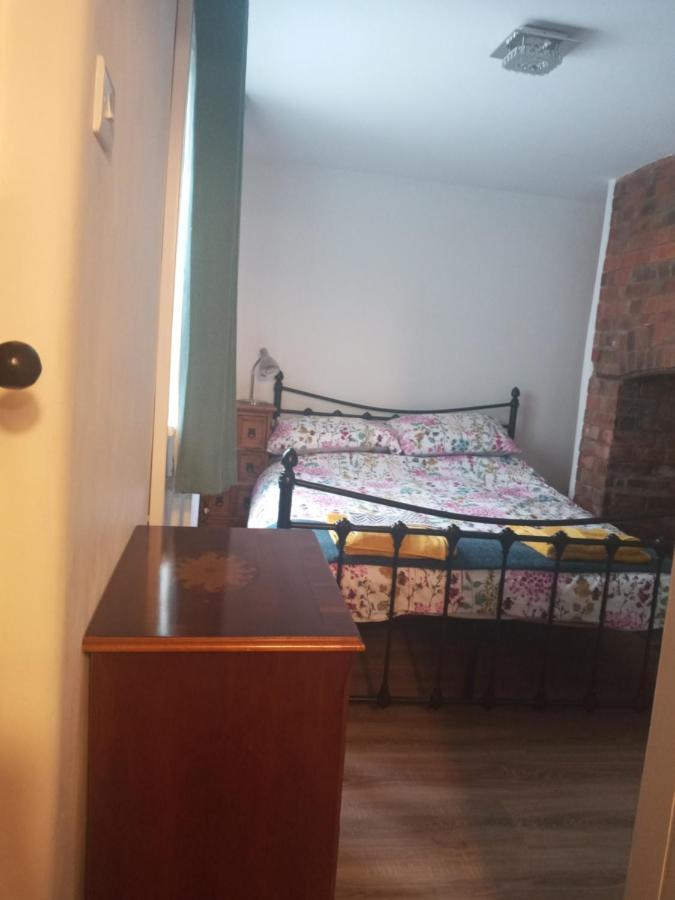 Delighful Self Catering In The Heart Of Гластонбері Екстер'єр фото